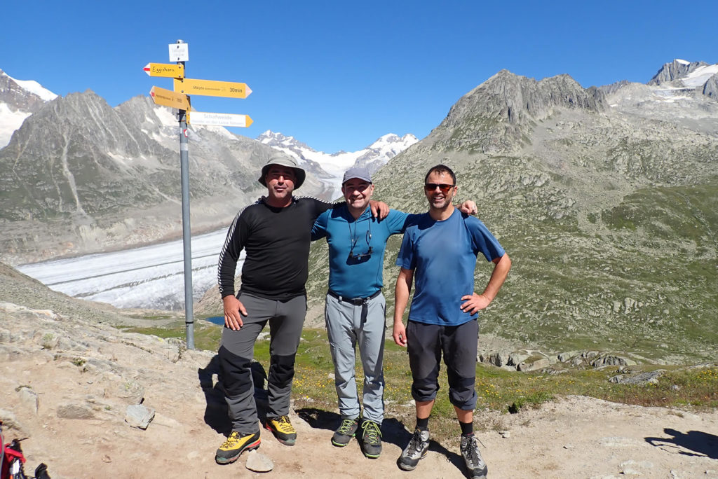 Manolet, Joaquín y Pau en el Collado de Tälligrat, 2.610 mts., abajo izquierda el Glaciar Aletsch